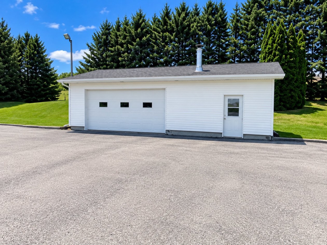Garage — 983 Boul. de l'Anse, Roberval