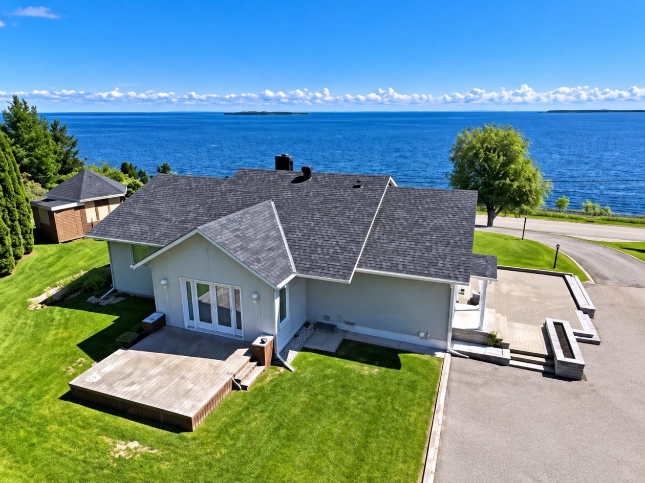 Face arrière — 983 Boul. de l'Anse, Roberval