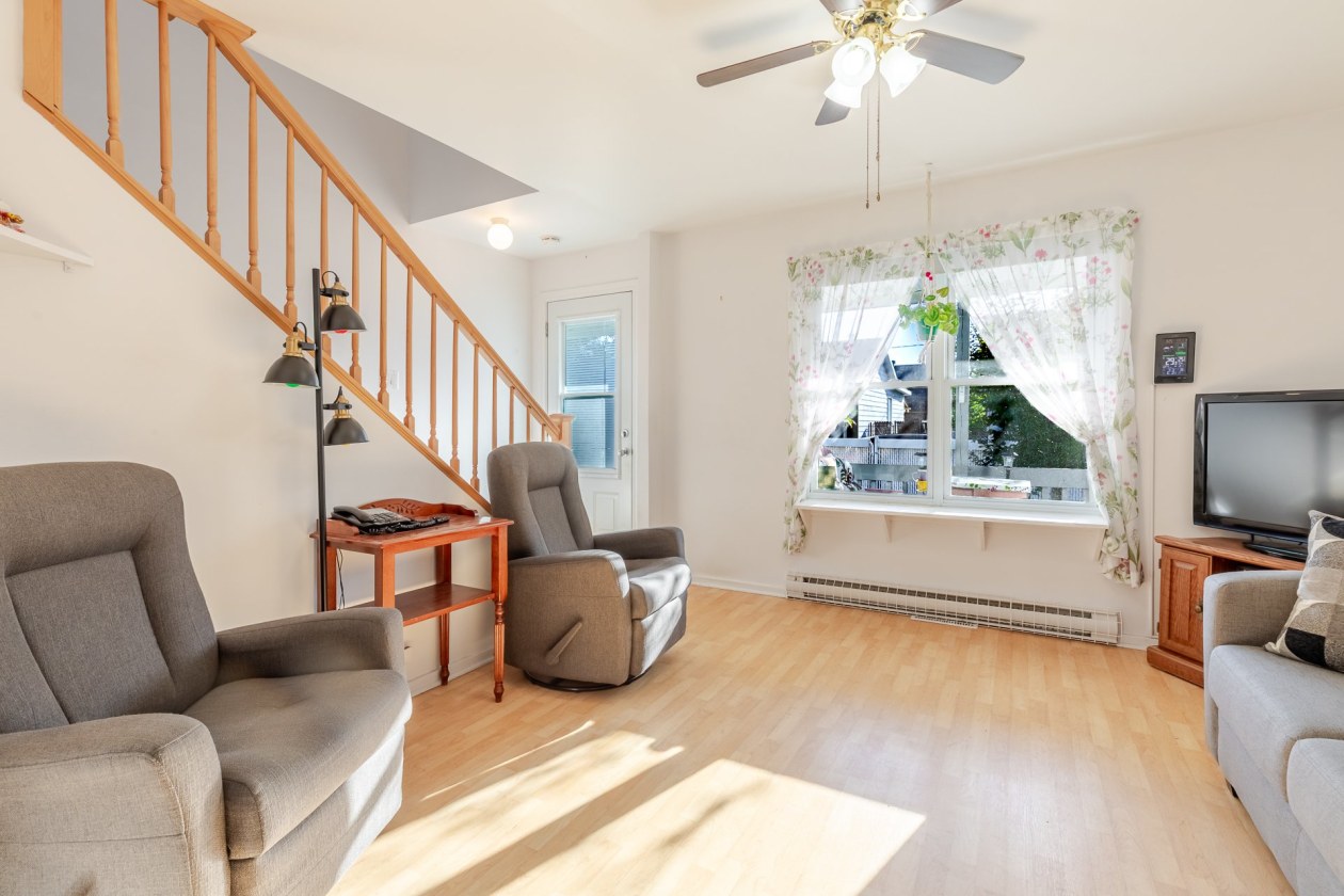 Salon — 133 Rue de la Marine, Québec