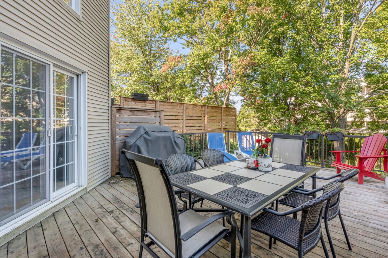 Terrasse — 3738 Ch. Ste-Foy, Québec