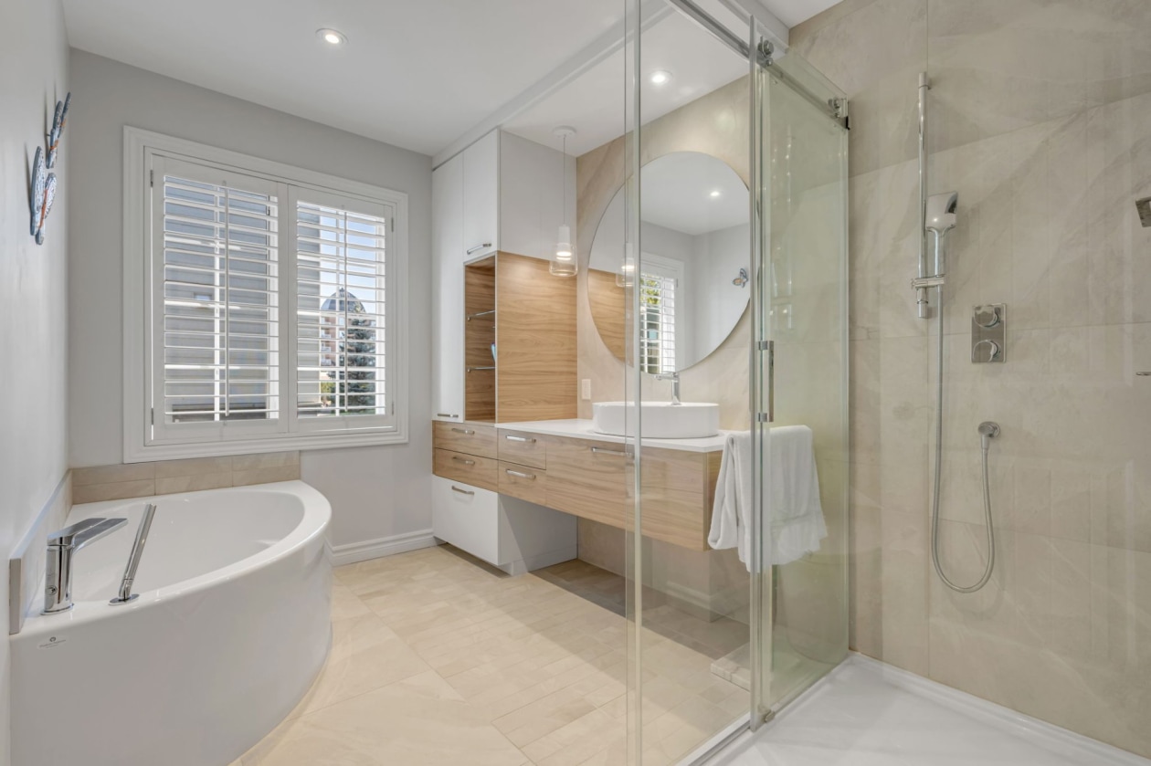 Salle de bains — 3738 Ch. Ste-Foy, Québec