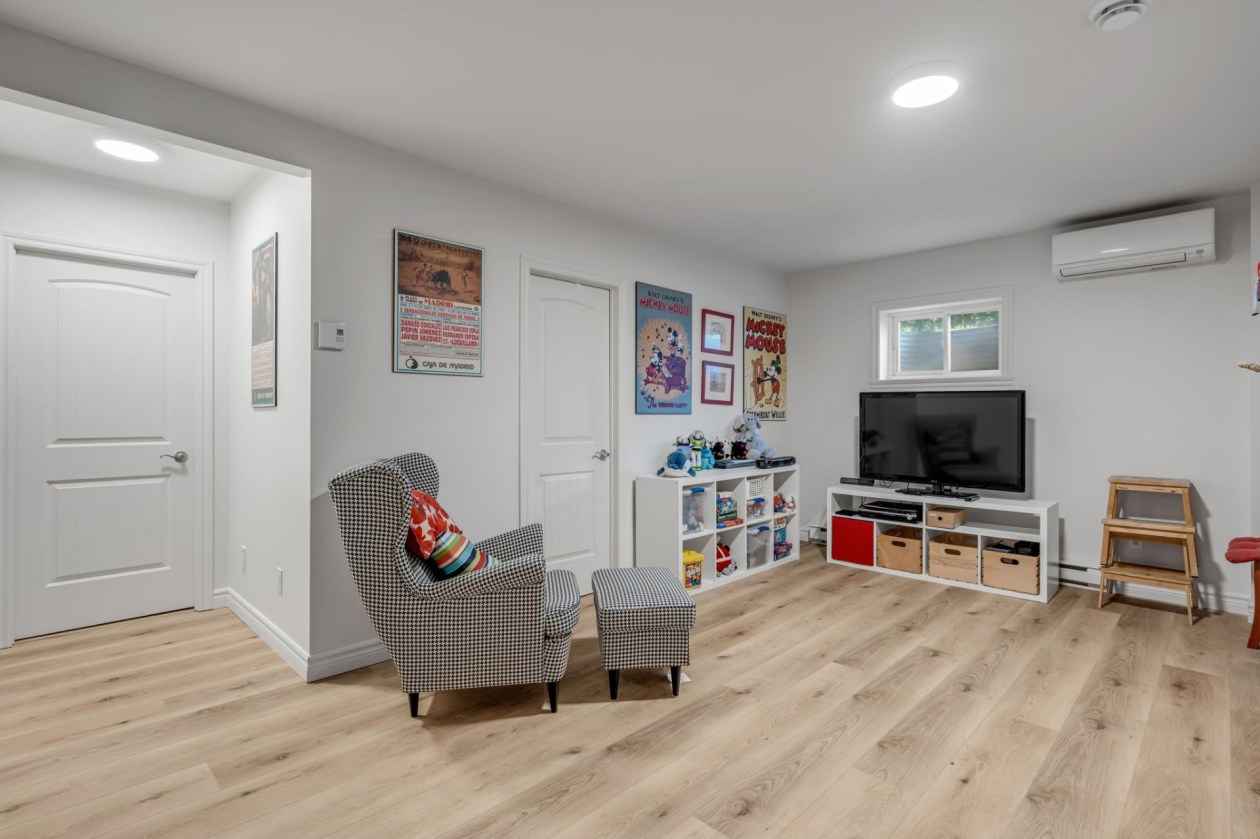 Salle familiale — 3738 Ch. Ste-Foy, Québec