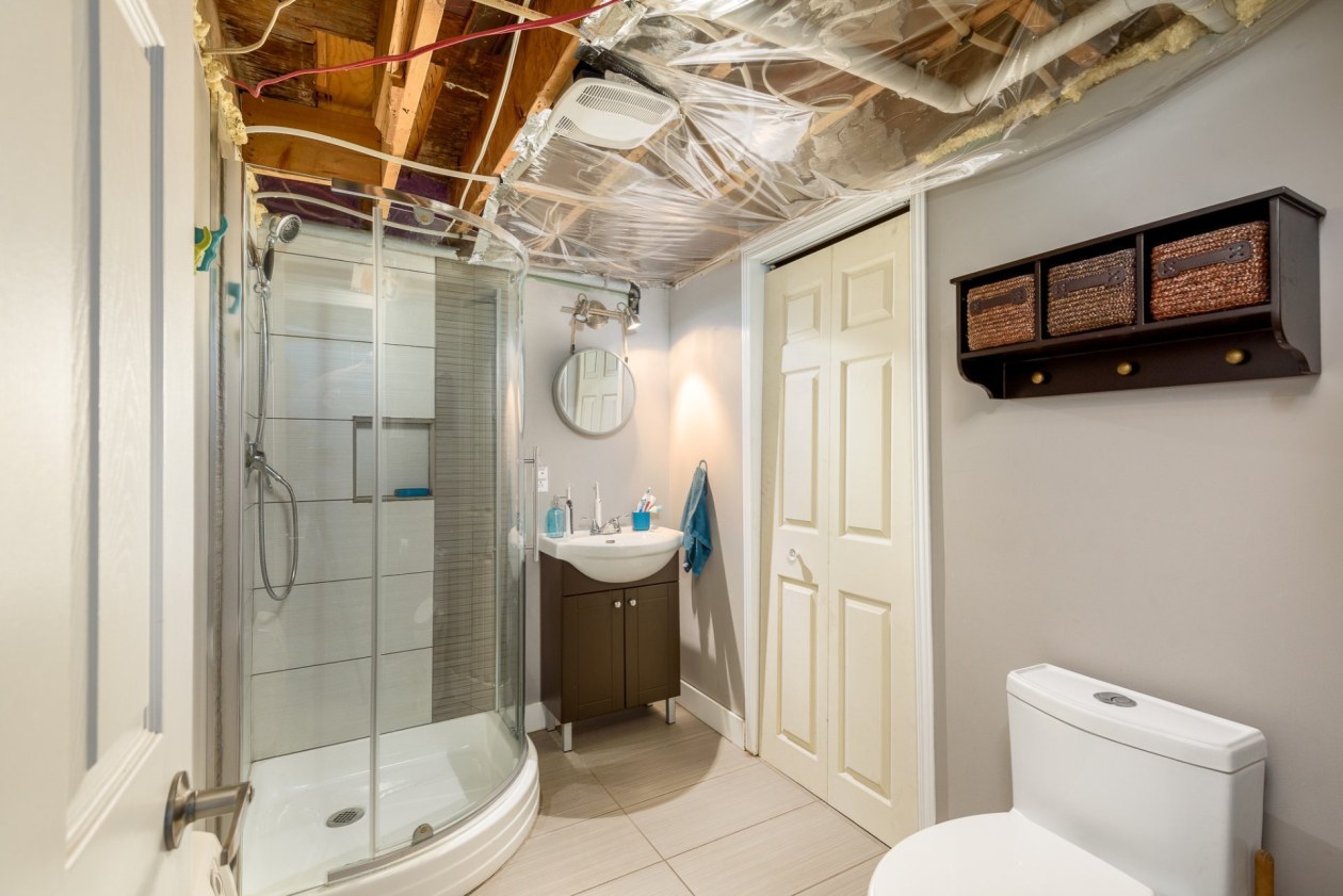 Salle de bains — 343 Rue Perreault, Blainville