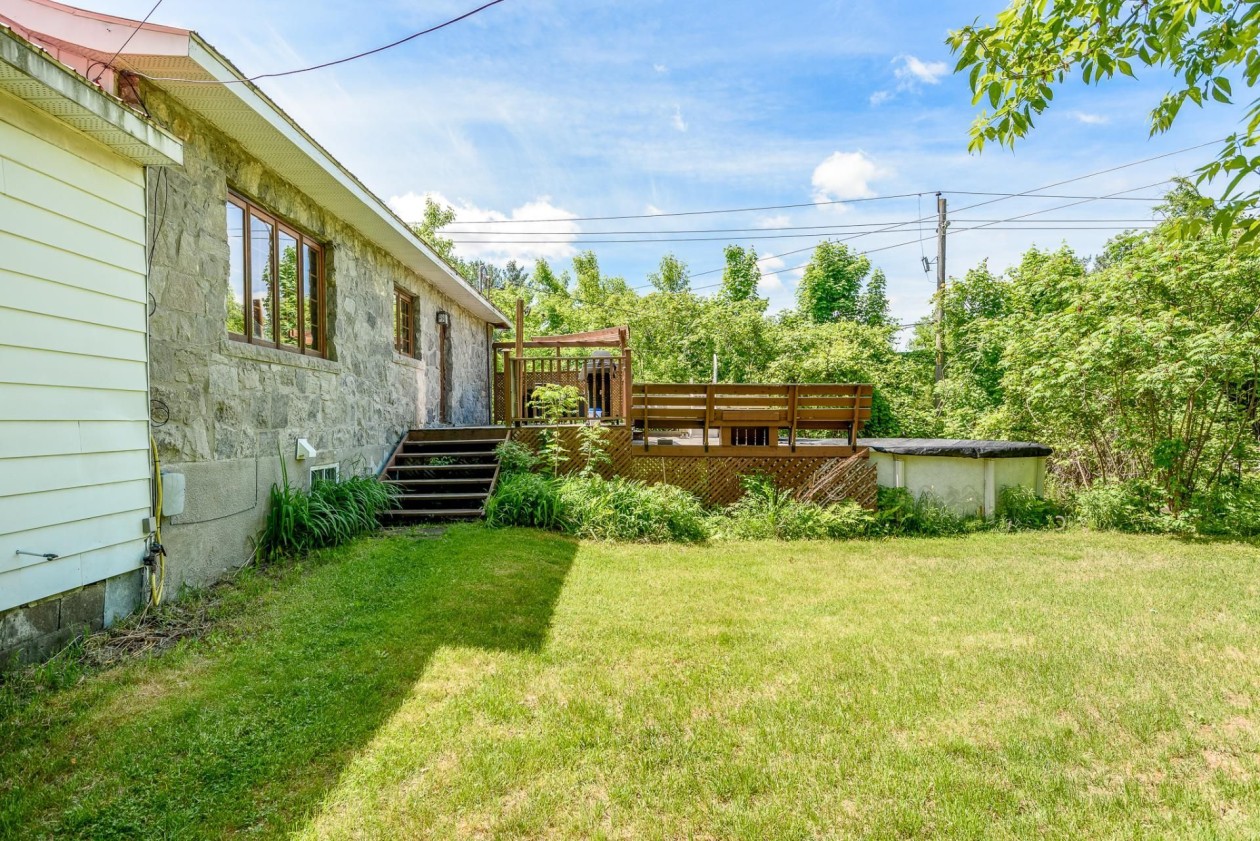 Cour — 343 Rue Perreault, Blainville