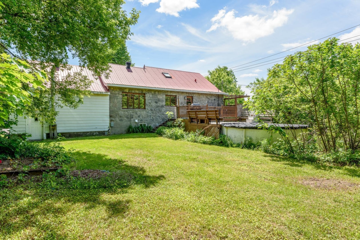Cour — 343 Rue Perreault, Blainville