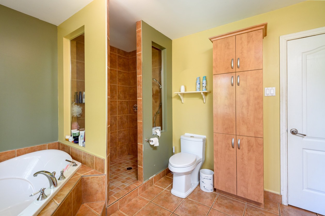 Salle de bains — 343 Rue Perreault, Blainville
