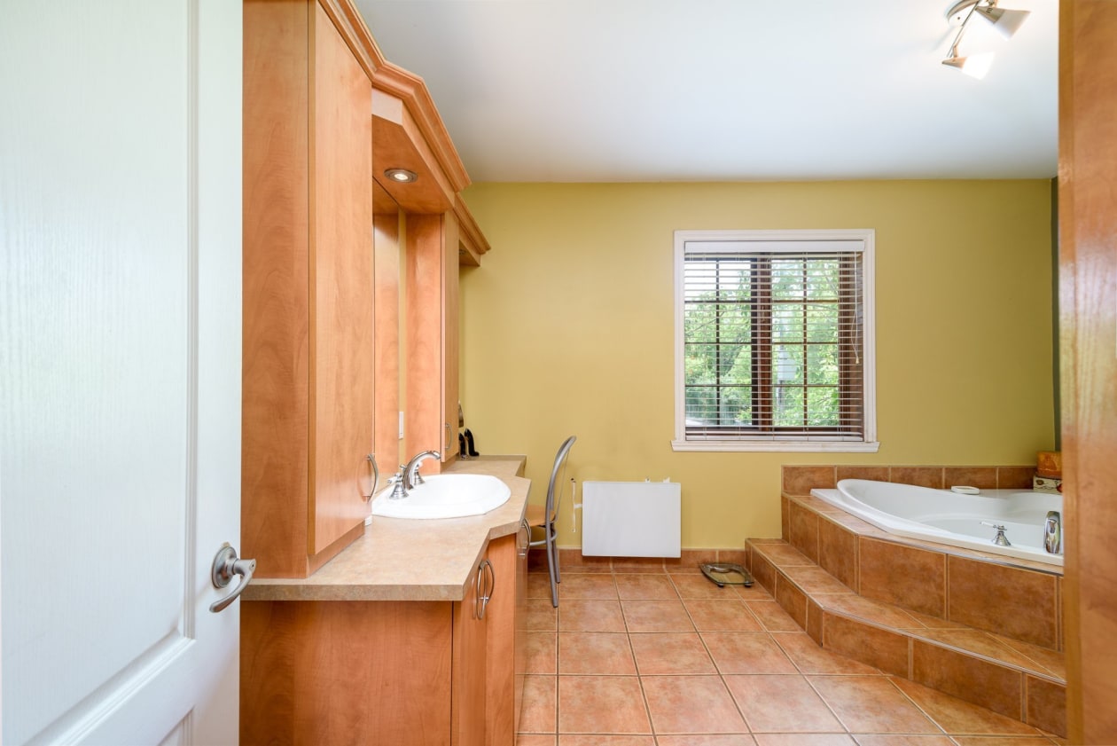 Salle de bains — 343 Rue Perreault, Blainville