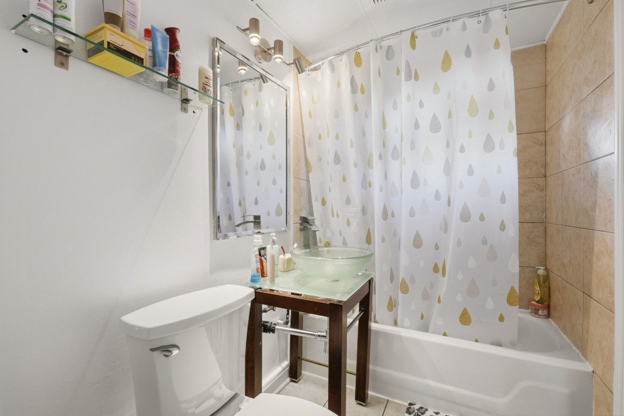 Salle de bains — 166 Rue Fontaine, Gatineau