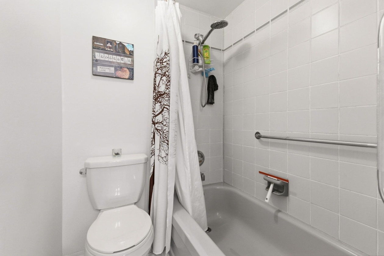 Salle de bains — 25 Rue de Deauville, Gatineau
