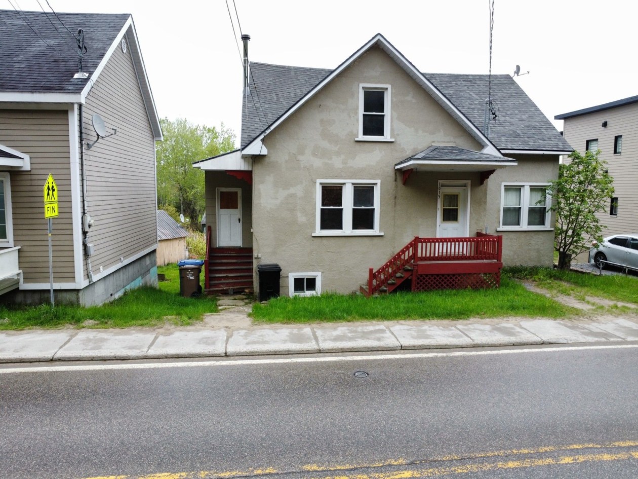 1013 - 1015, Rue Principale — photo 1