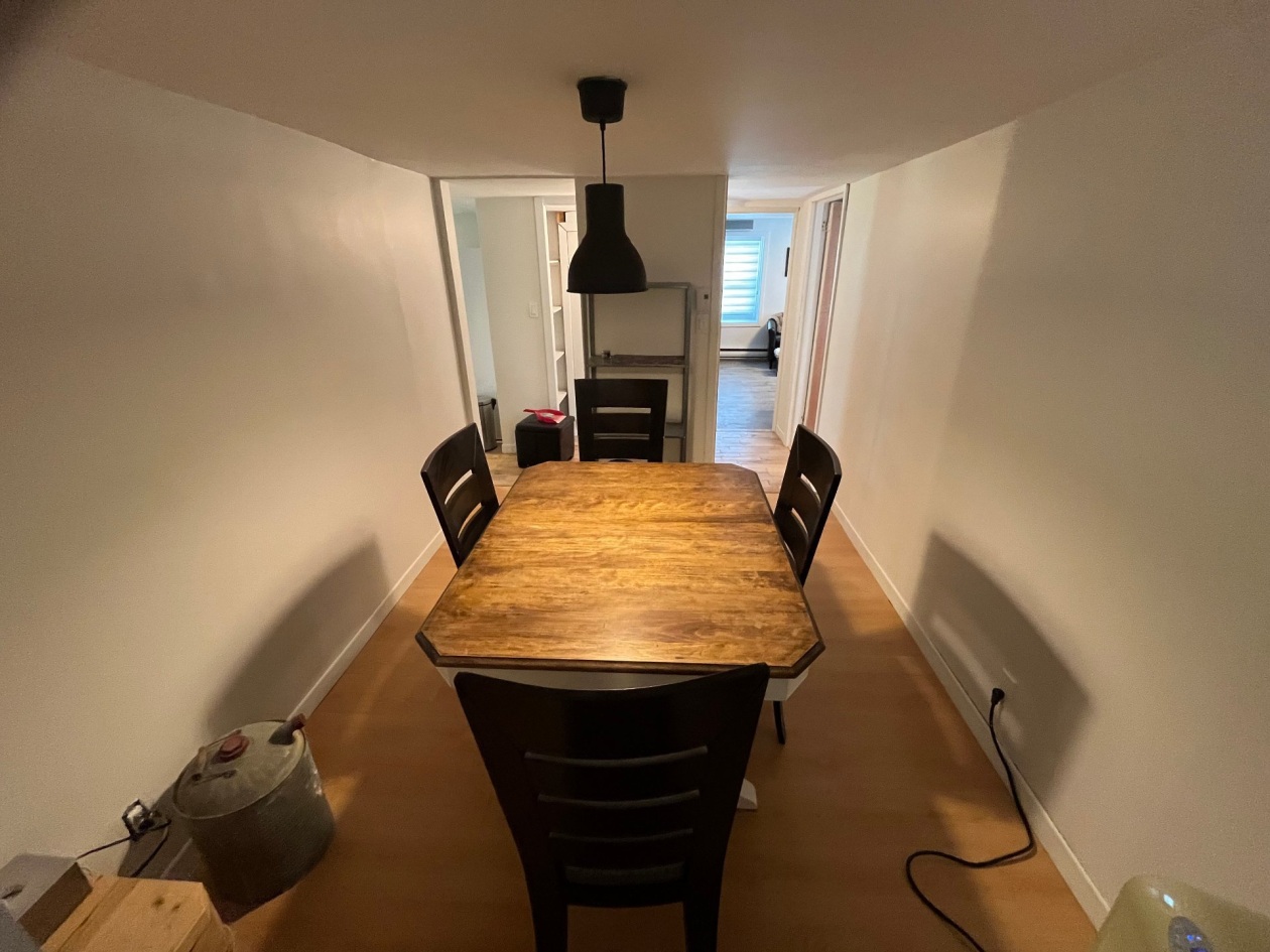 Salle à manger — 1013 - 1015 Rue Principale, Petite-Rivière-Saint-François