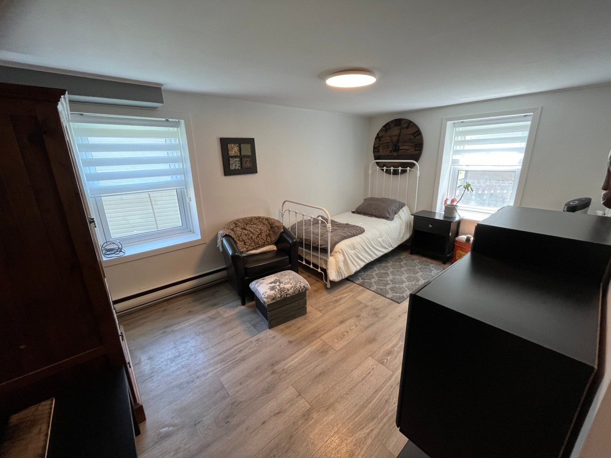 Chambre à coucher principale — 1013 - 1015 Rue Principale, Petite-Rivière-Saint-François