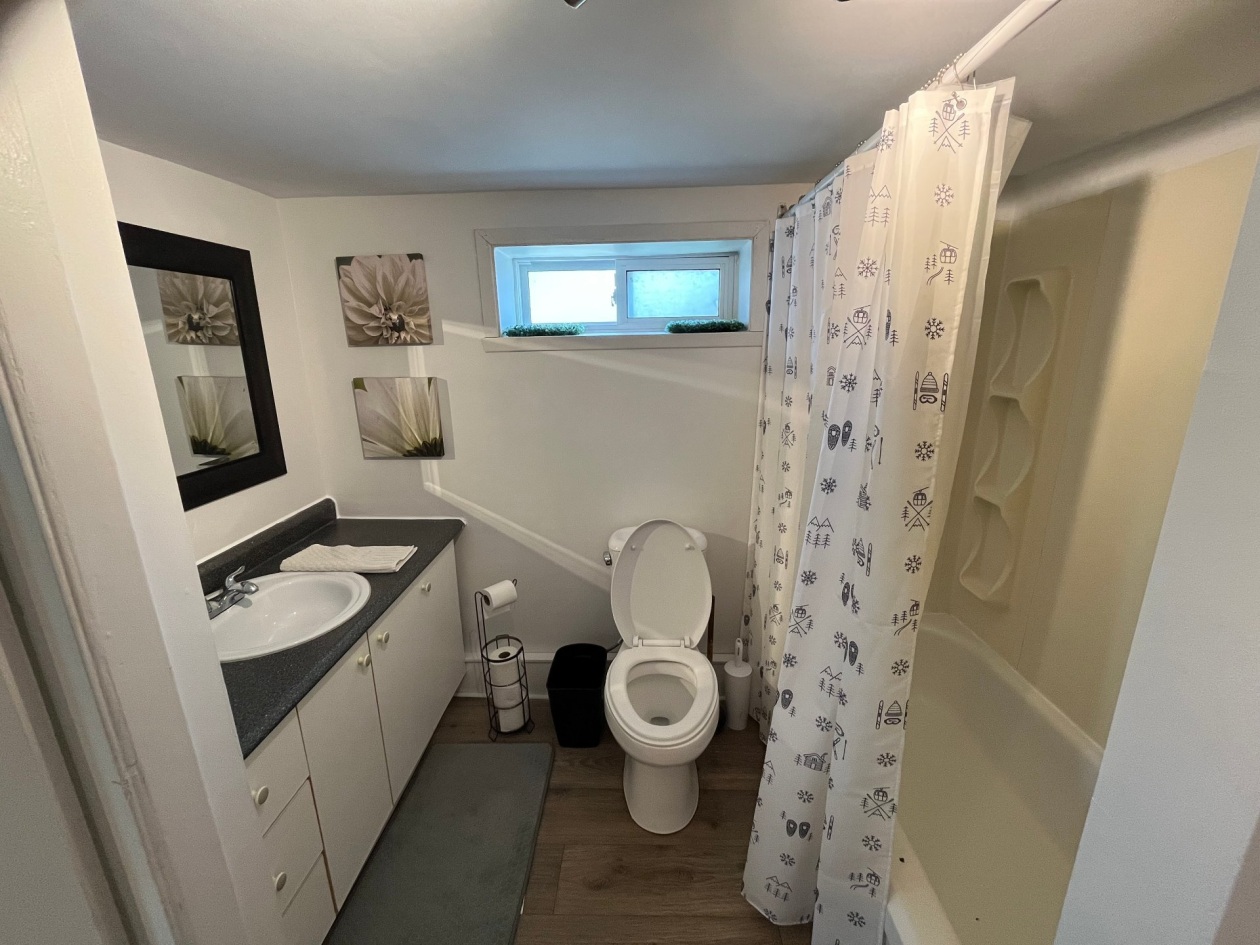Salle de bains — 1013 - 1015 Rue Principale, Petite-Rivière-Saint-François