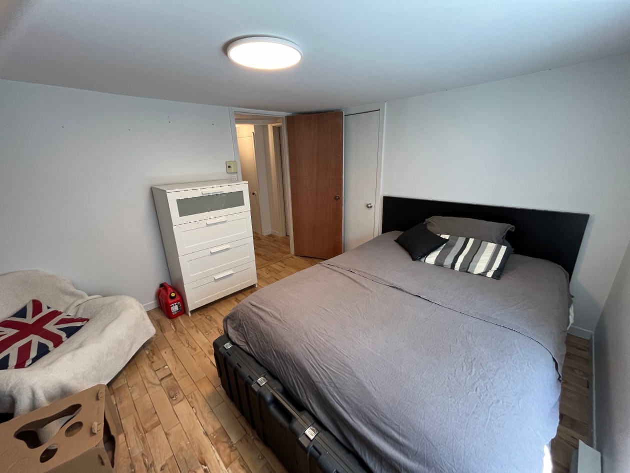 Chambre à coucher — 1013 - 1015 Rue Principale, Petite-Rivière-Saint-François