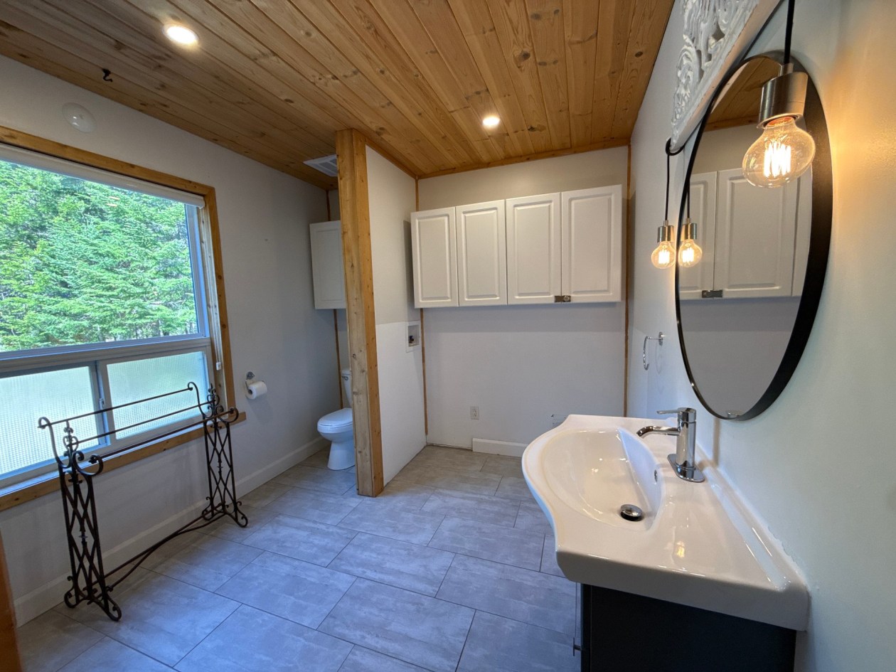 Salle de bains — 25 Route 138, Saint-Hilarion