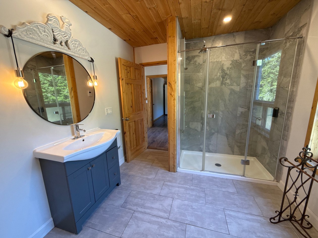 Salle de bains — 25 Route 138, Saint-Hilarion
