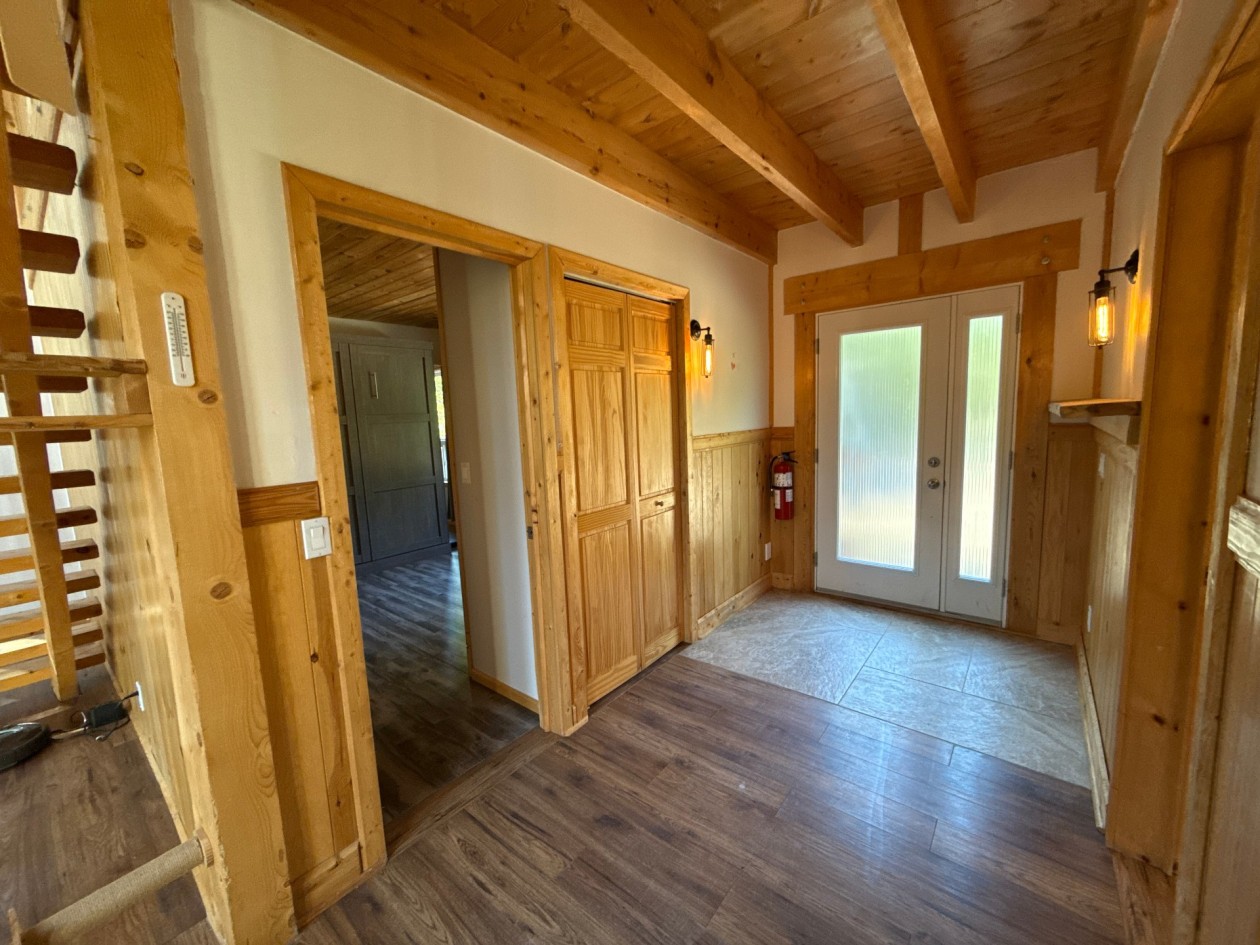Hall d'entrée — 25 Route 138, Saint-Hilarion