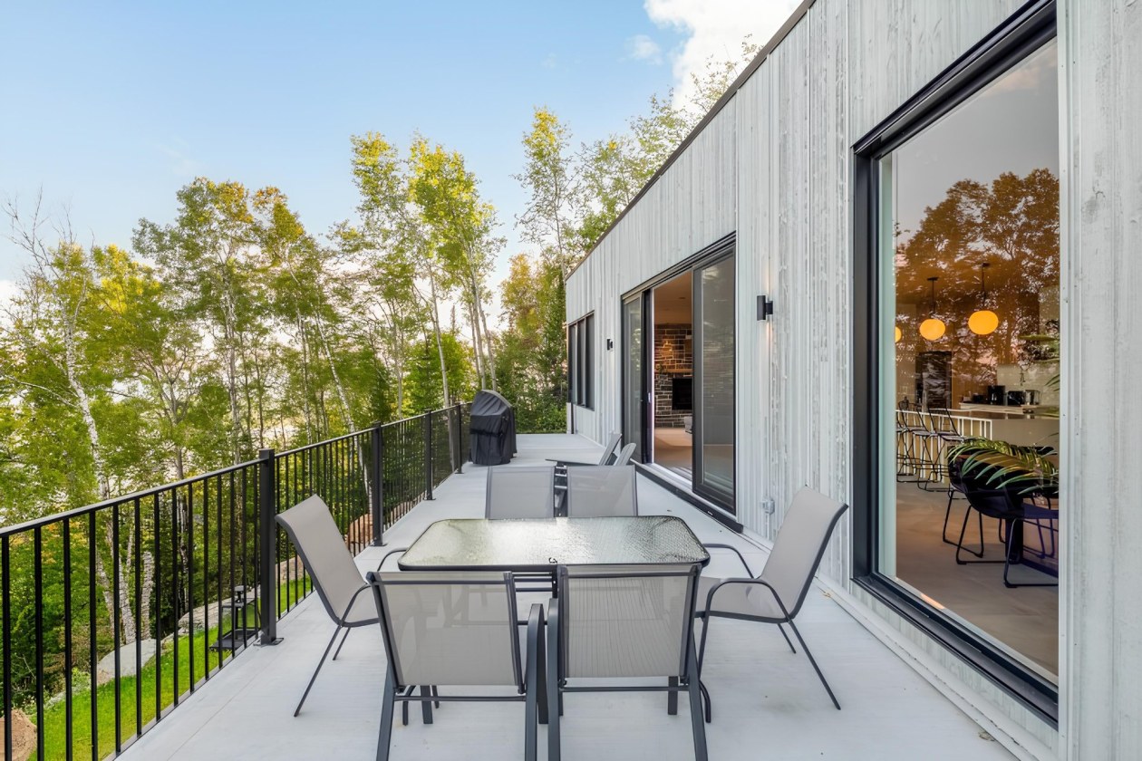 Terrasse — 173 Rue du Vallon, Les Éboulements