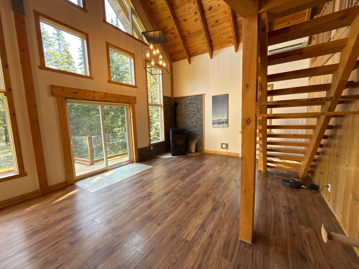 Salon — 25 Route 138, Saint-Hilarion
