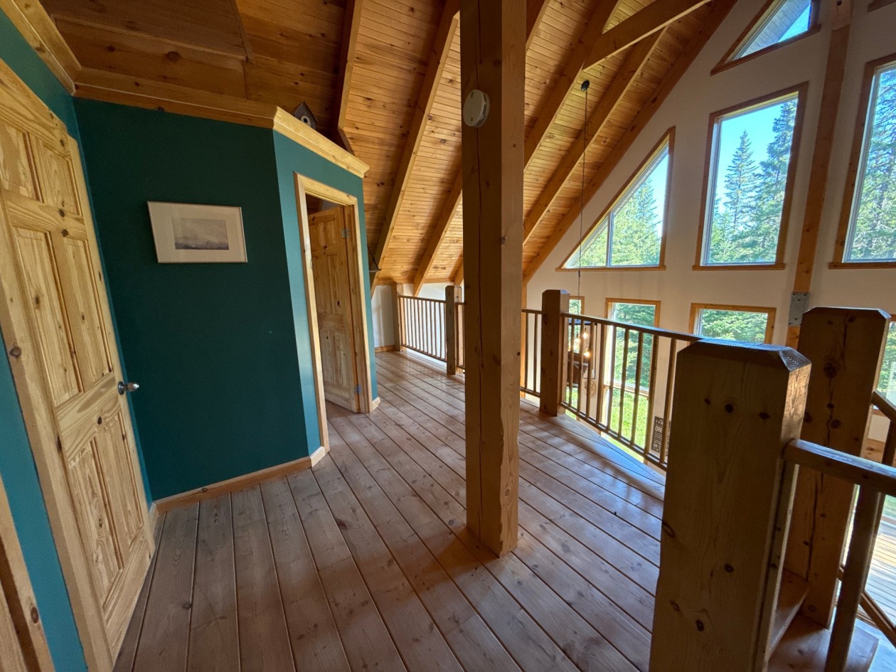 Mezzanine — 25 Route 138, Saint-Hilarion