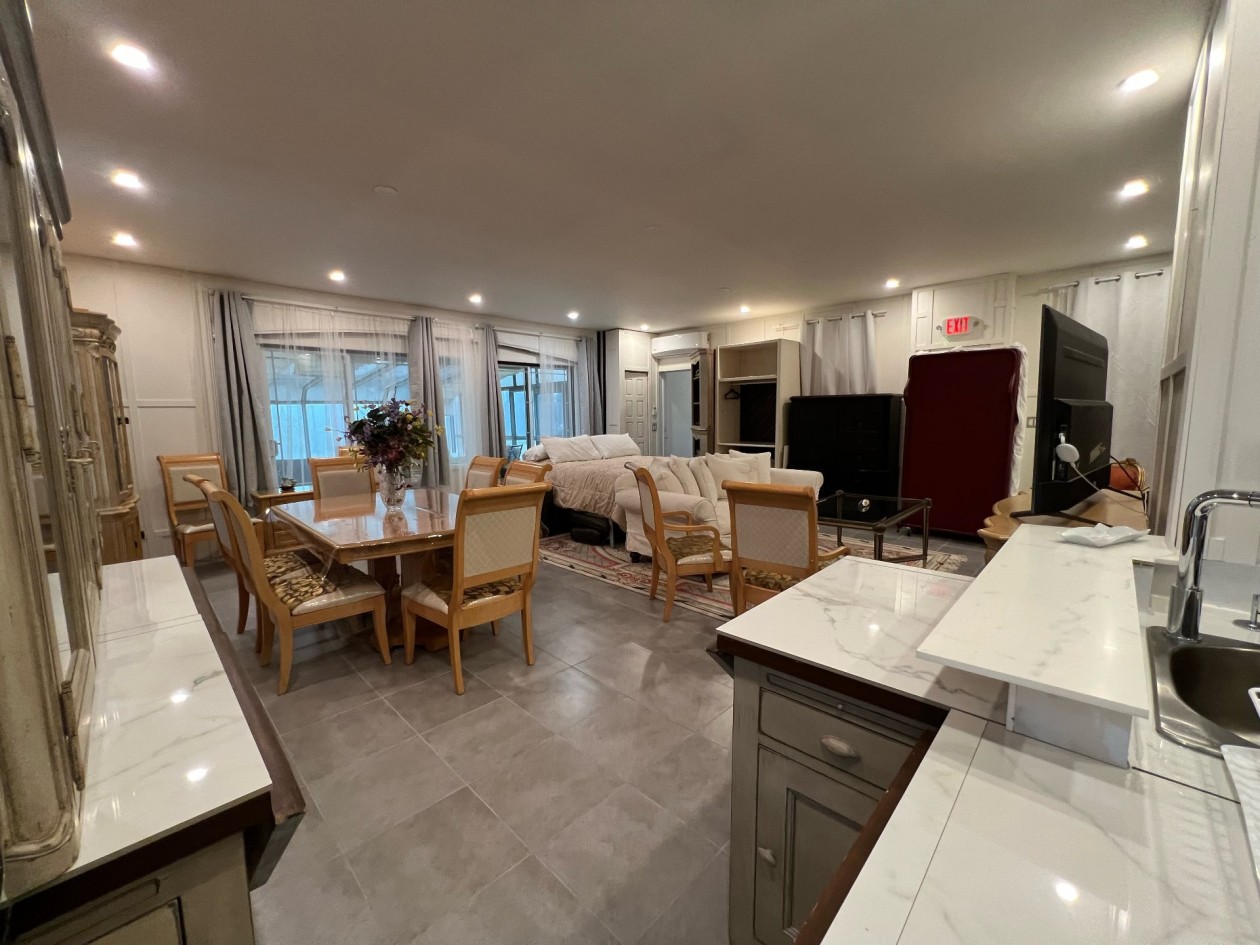 Salon — 102Z Ch. de la Martine, Petite-Rivière-Saint-François