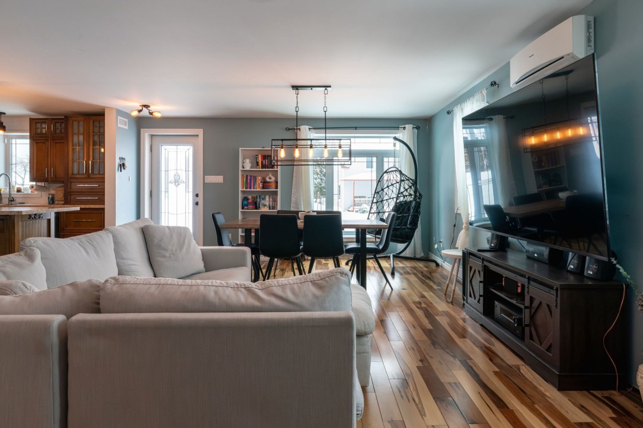 Salon — 373 4e Rang, Saint-Hilarion