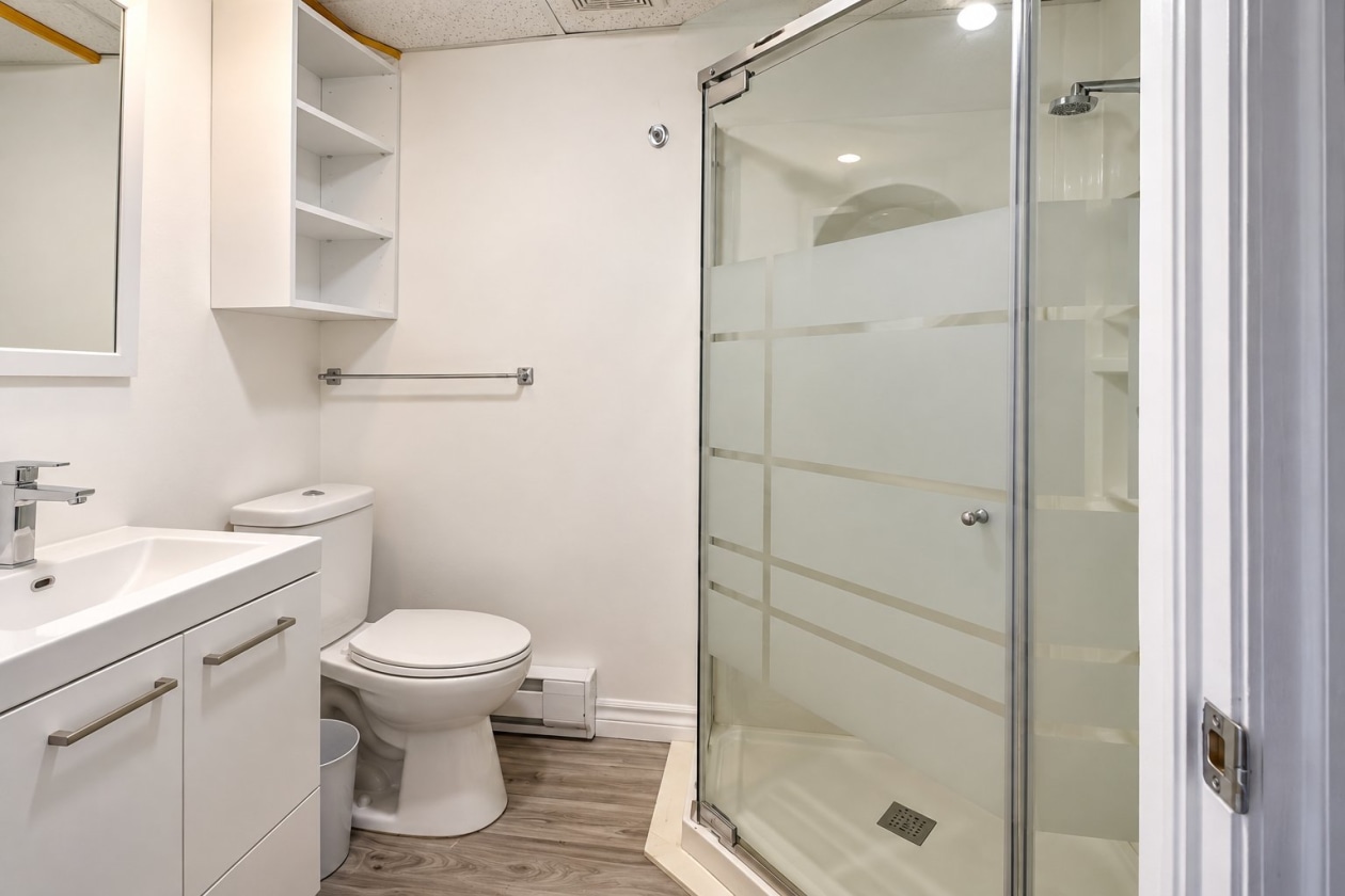 Salle de bains — 327 Route 132, Chandler
