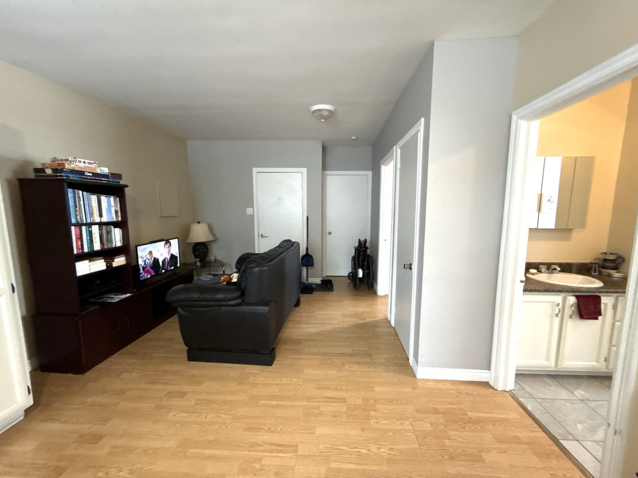 Salon — 95 - 97 Rue St-Jean-Baptiste, Baie-Saint-Paul