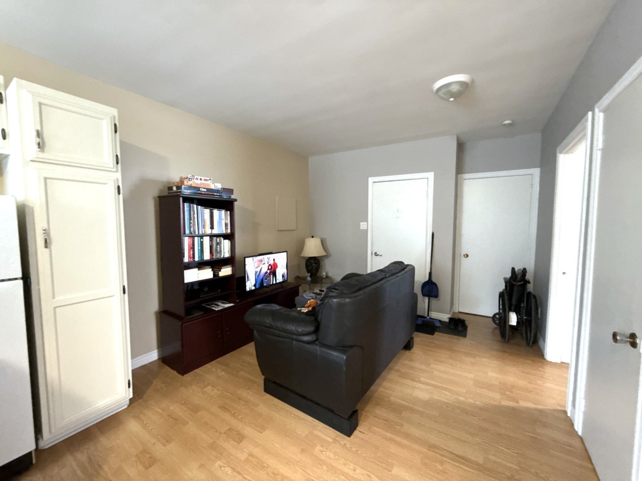 Salon — 95 - 97 Rue St-Jean-Baptiste, Baie-Saint-Paul