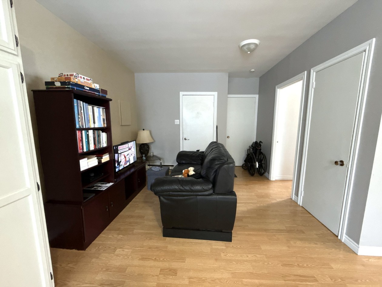 Salon — 95 - 97 Rue St-Jean-Baptiste, Baie-Saint-Paul