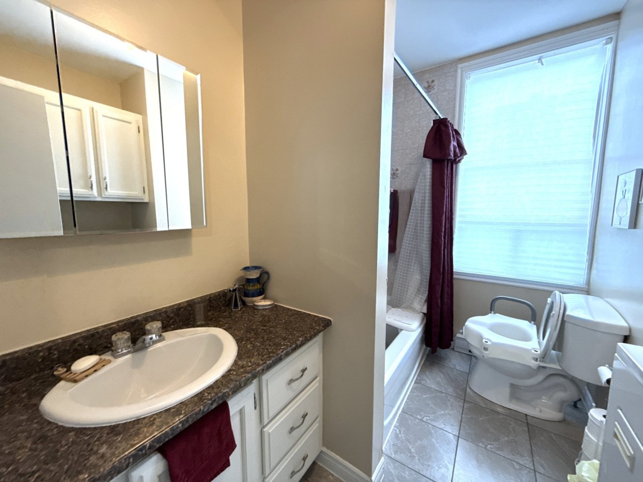 Salle de bains — 95 - 97 Rue St-Jean-Baptiste, Baie-Saint-Paul