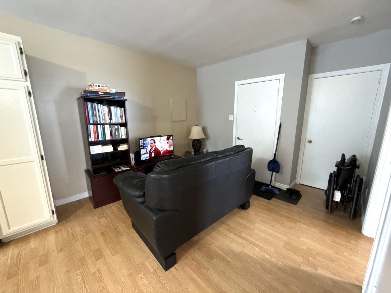 Salon — 95 - 97 Rue St-Jean-Baptiste, Baie-Saint-Paul
