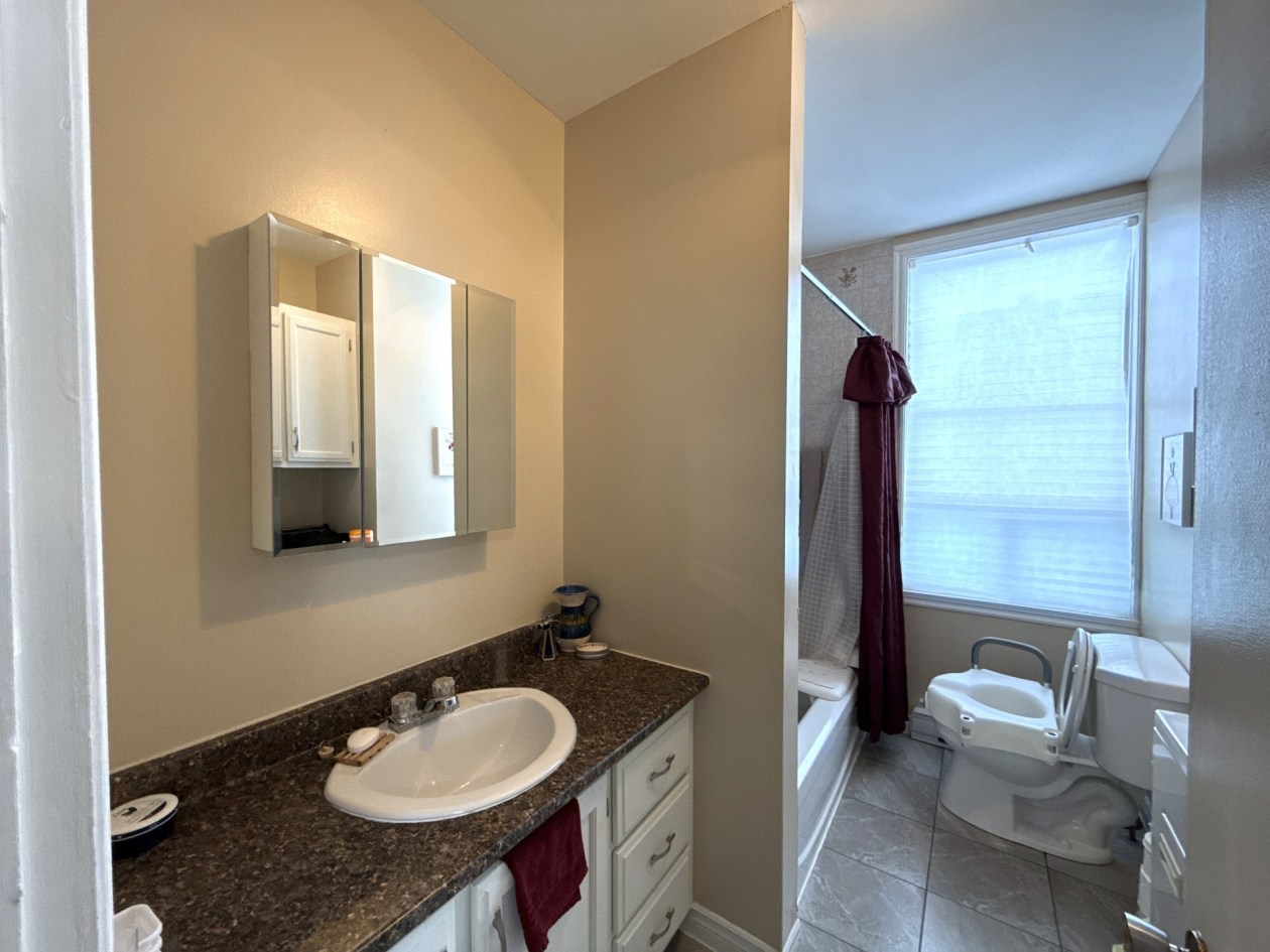 Salle de bains — 95 - 97 Rue St-Jean-Baptiste, Baie-Saint-Paul