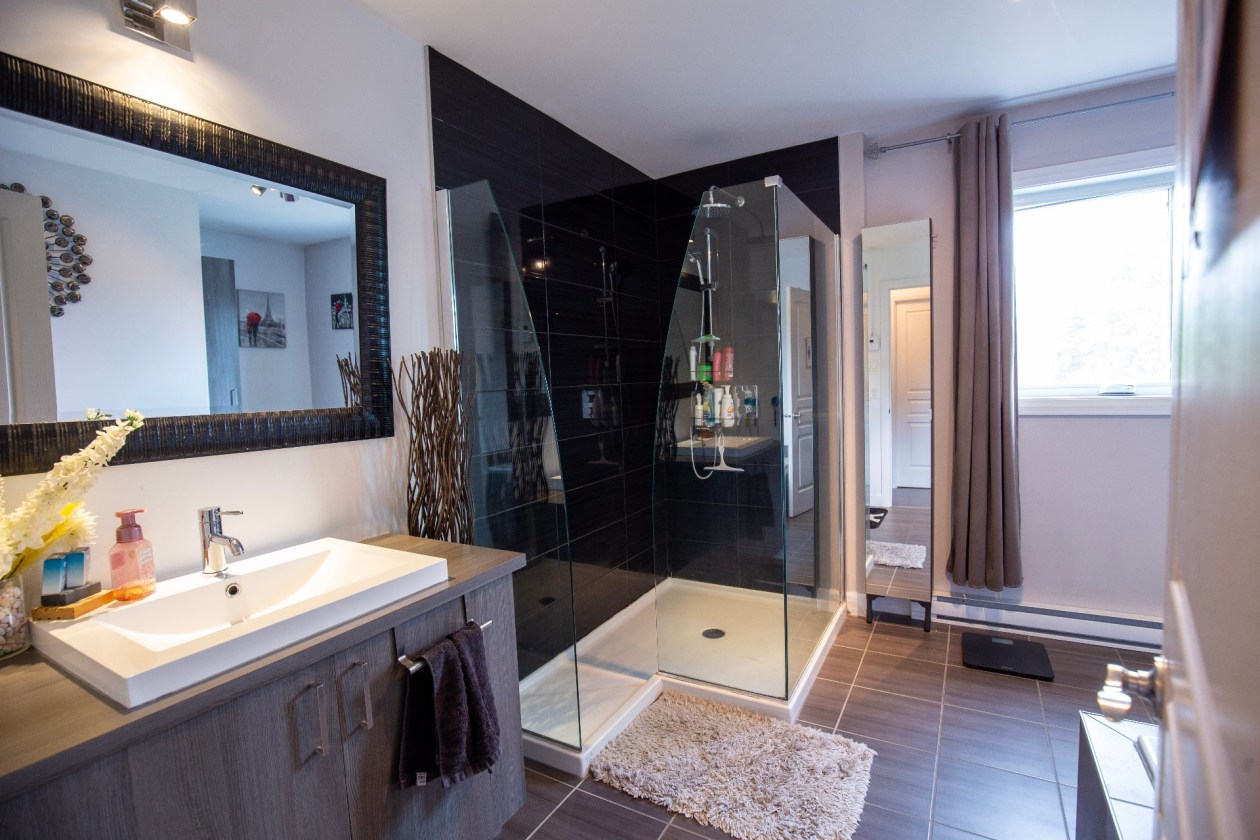 Bathroom — 166 Rue des Pignons, Beaupré
