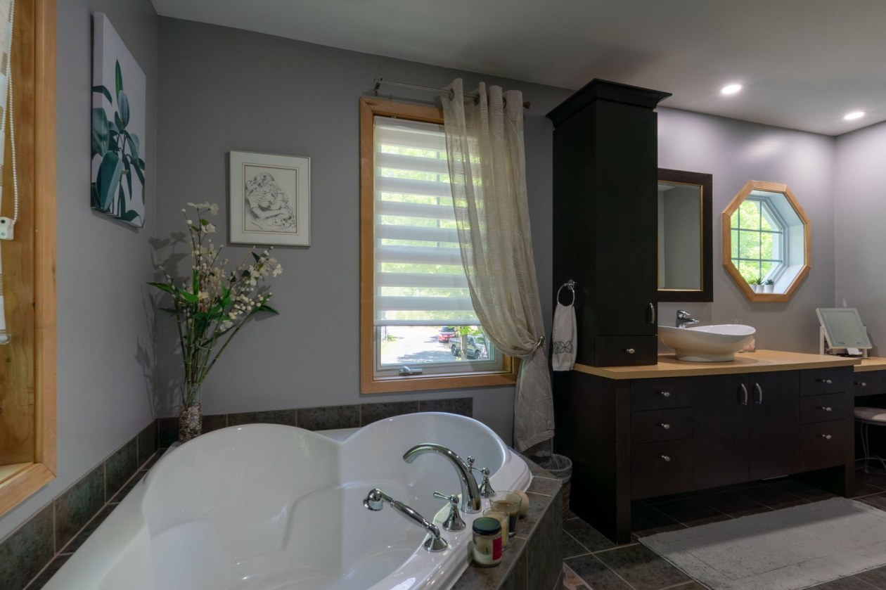 Salle de bains — 495-1 - 495-3, Petite-Rivière-Saint-François