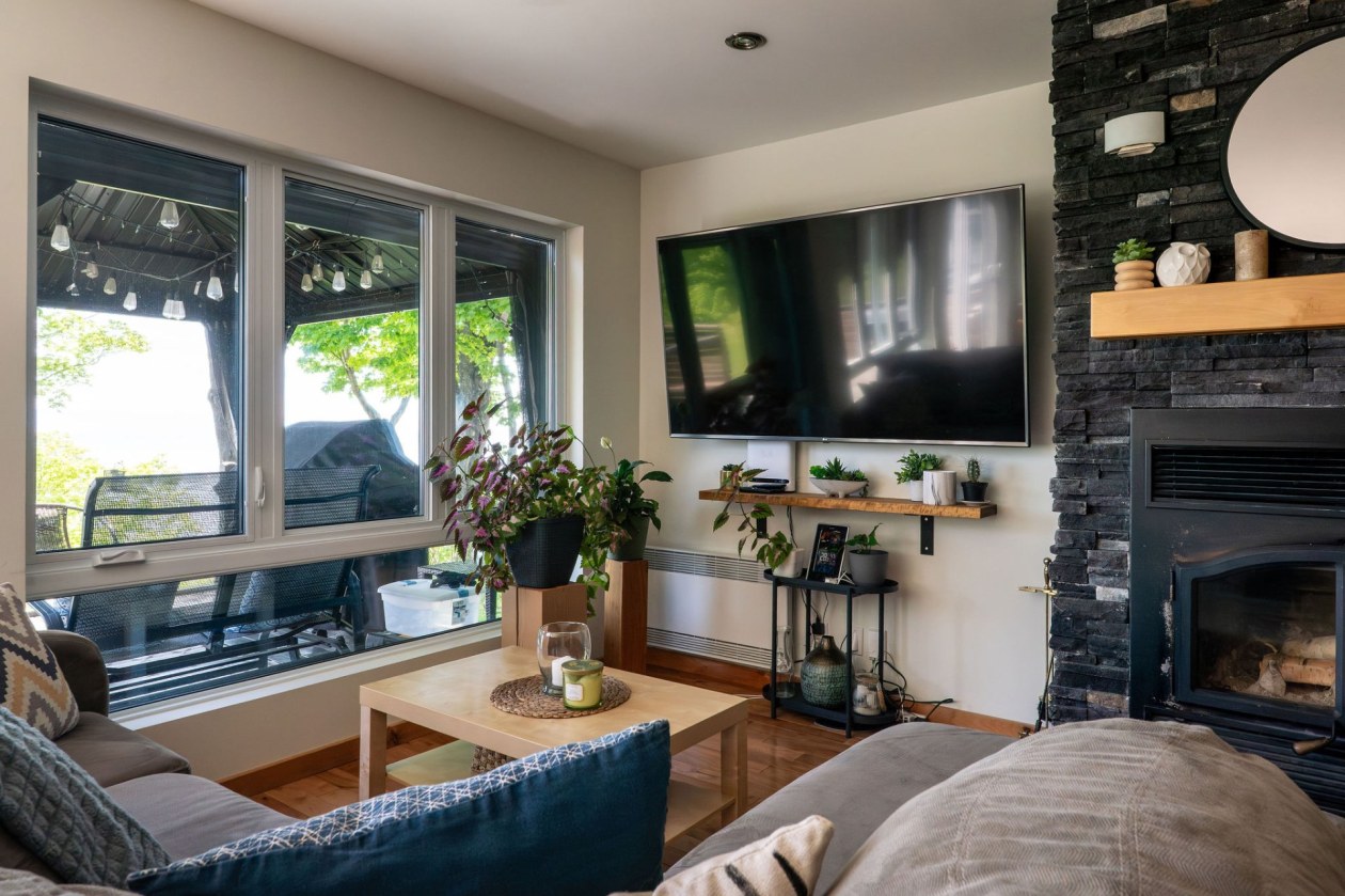 Salon — 495-1 - 495-3, Petite-Rivière-Saint-François
