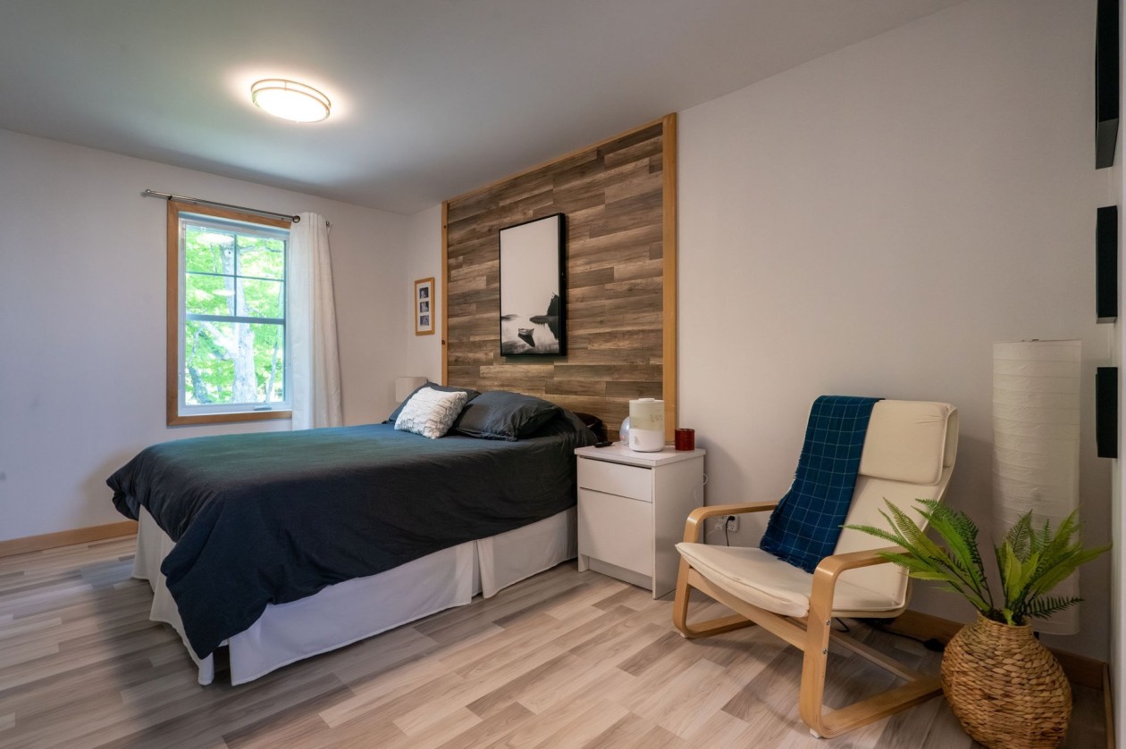 Chambre à coucher principale — 495-1 - 495-3, Petite-Rivière-Saint-François