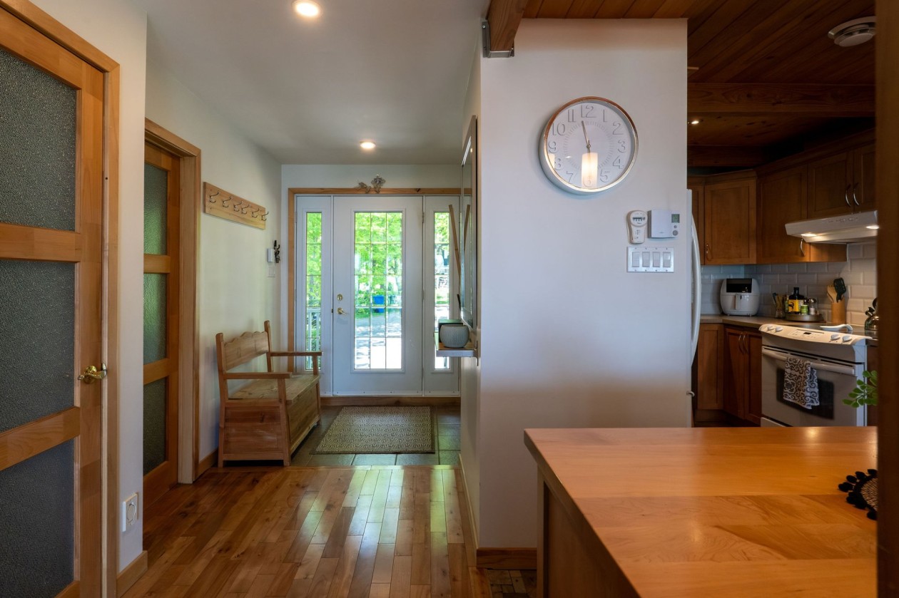 Hall d'entrée — 495-1 - 495-3, Petite-Rivière-Saint-François