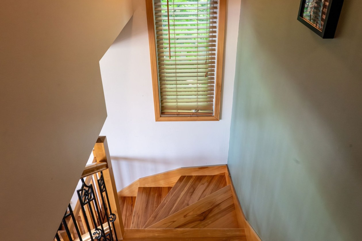 Escalier — 495-1 - 495-3, Petite-Rivière-Saint-François