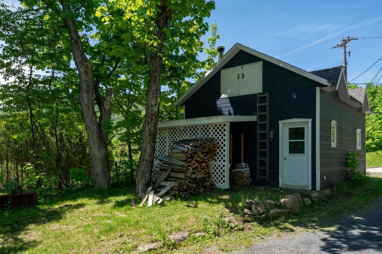 Garage — 495-1 - 495-3, Petite-Rivière-Saint-François