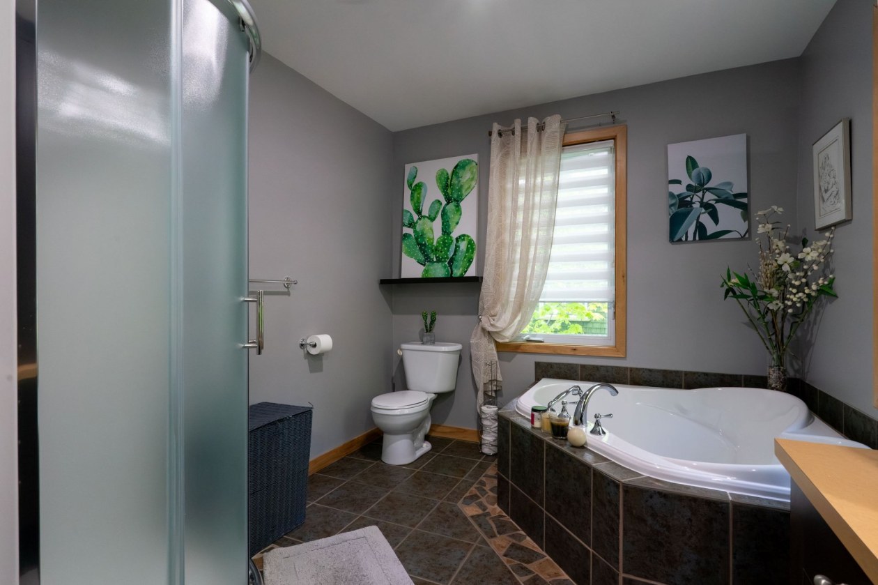 Salle de bains — 495-1 - 495-3, Petite-Rivière-Saint-François