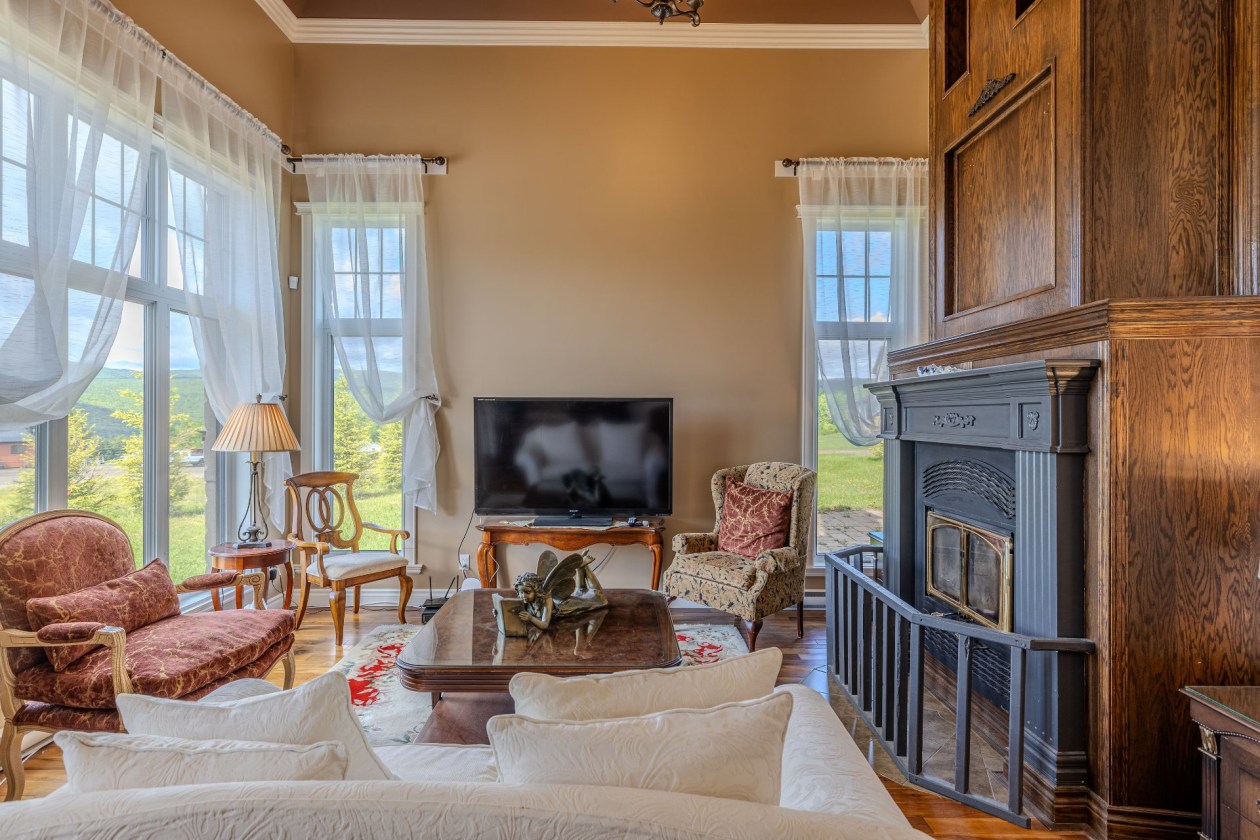 Salon — 102Z Ch. de la Martine, Petite-Rivière-Saint-François