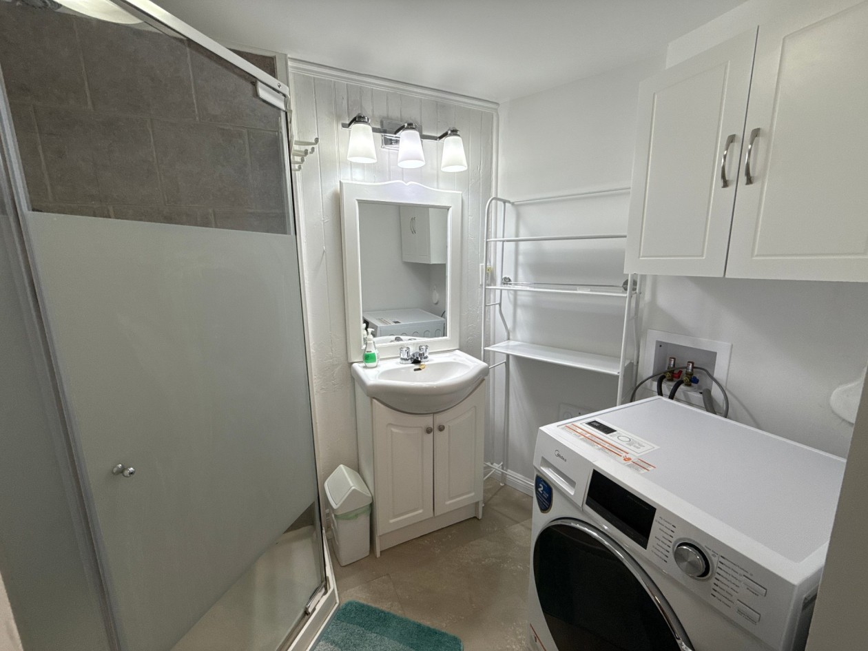 Salle de bains — 102 - 104 Rue St-Joseph, Baie-Saint-Paul