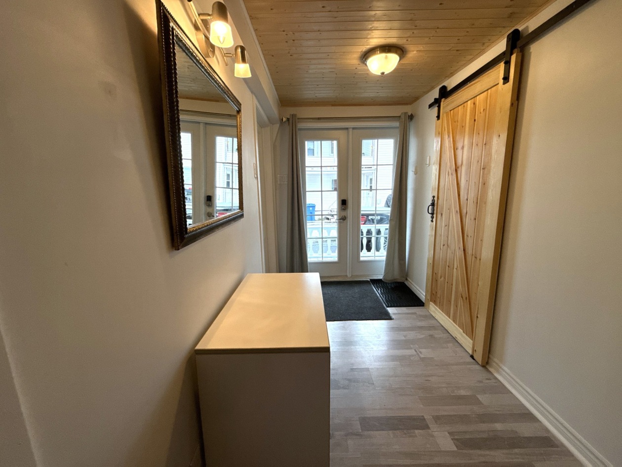 Hall d'entrée — 102 - 104 Rue St-Joseph, Baie-Saint-Paul