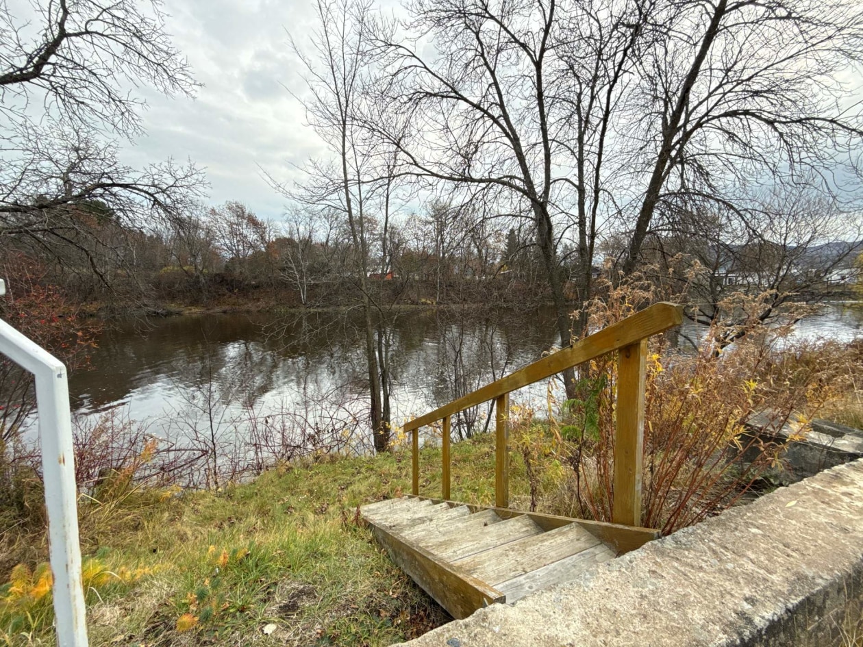 Accès au plan d'eau — 102 - 104 Rue St-Joseph, Baie-Saint-Paul