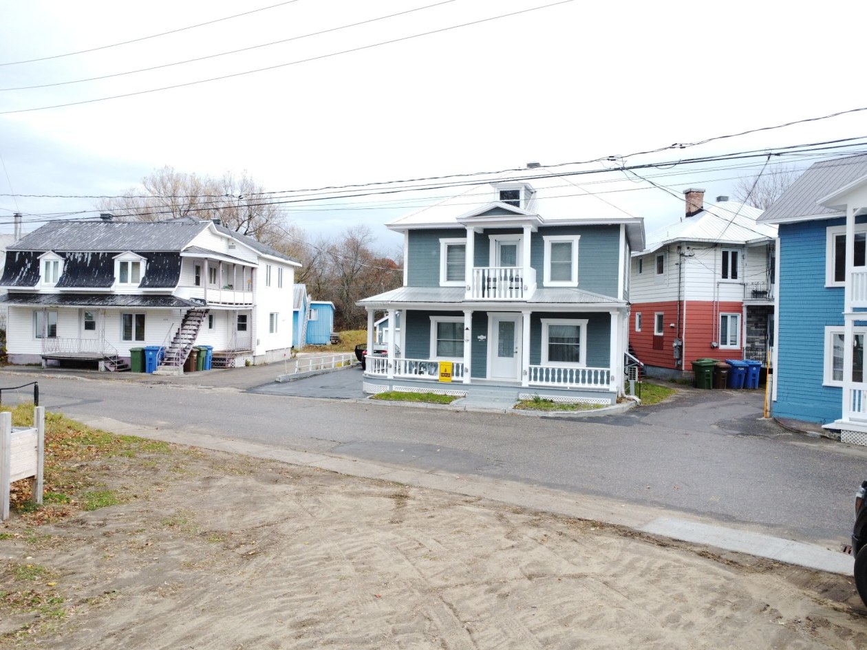 Façade — 102 - 104 Rue St-Joseph, Baie-Saint-Paul