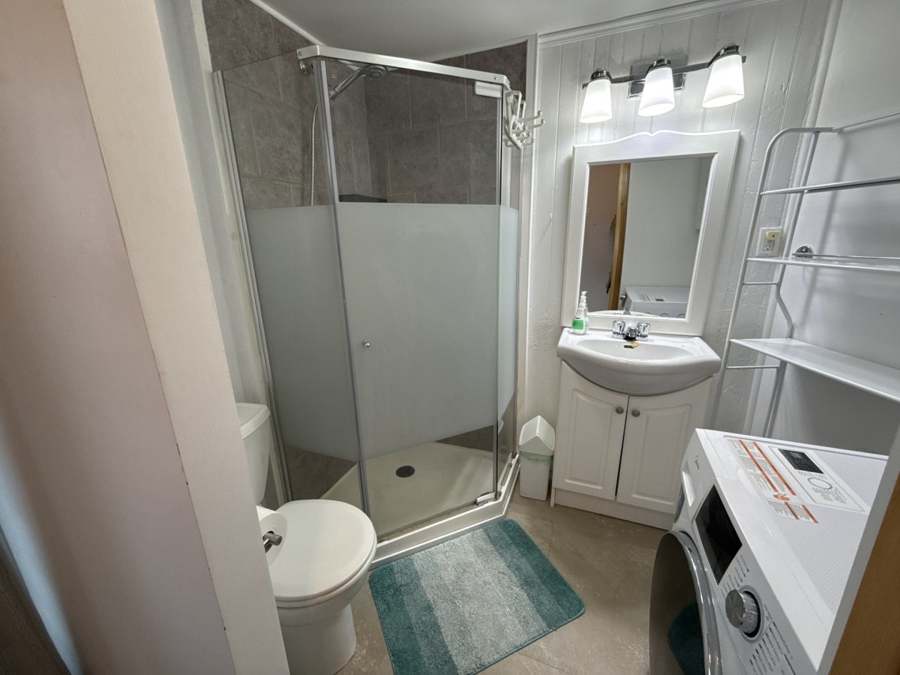 Salle de bains — 102 - 104 Rue St-Joseph, Baie-Saint-Paul