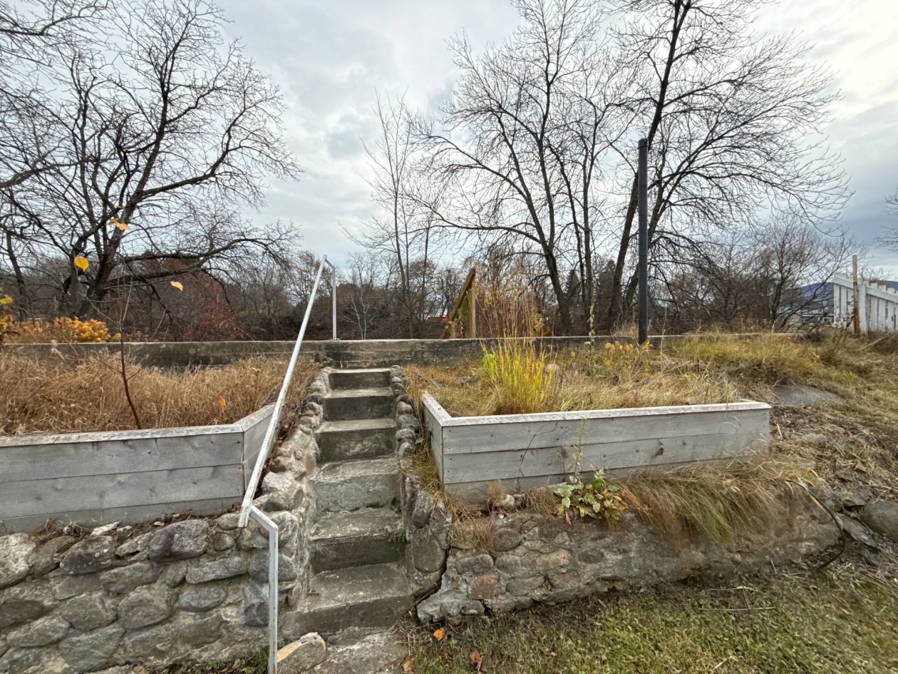 Accès au plan d'eau — 102 - 104 Rue St-Joseph, Baie-Saint-Paul