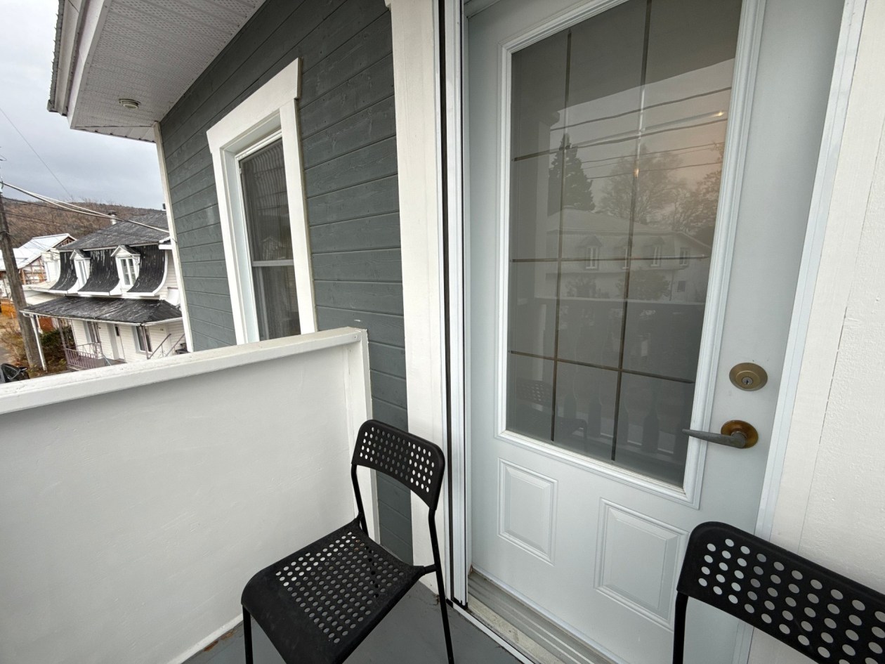 Balcon — 102 - 104 Rue St-Joseph, Baie-Saint-Paul