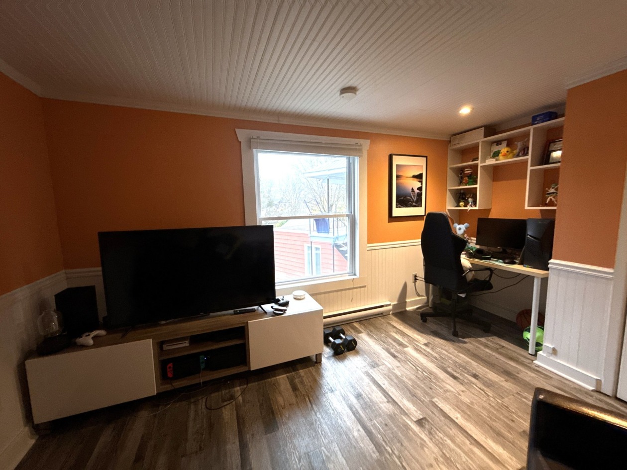 Salon — 102 - 104 Rue St-Joseph, Baie-Saint-Paul